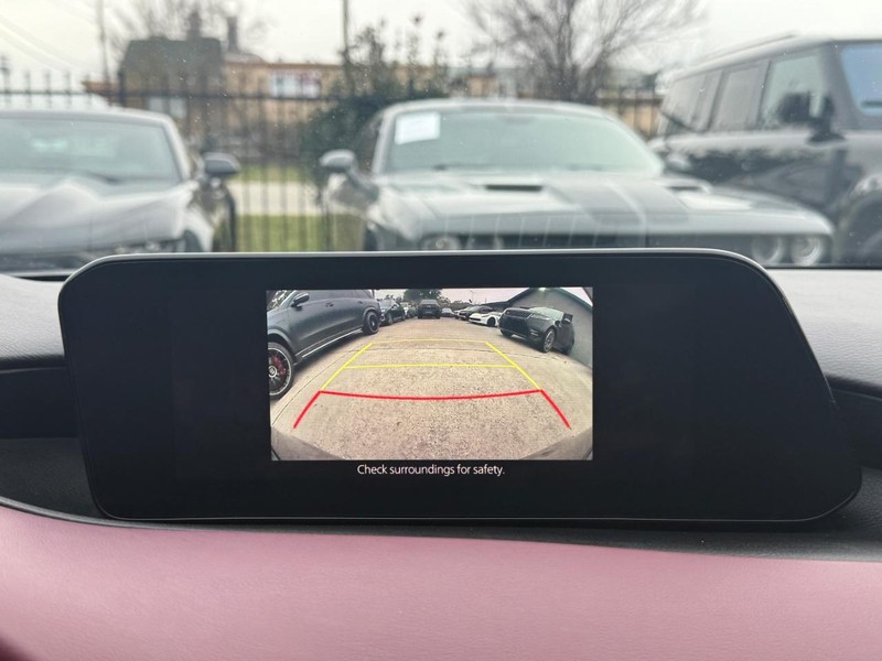 Mazda Mazda3 Hatchback Vehicle Full-screen Gallery Image 26