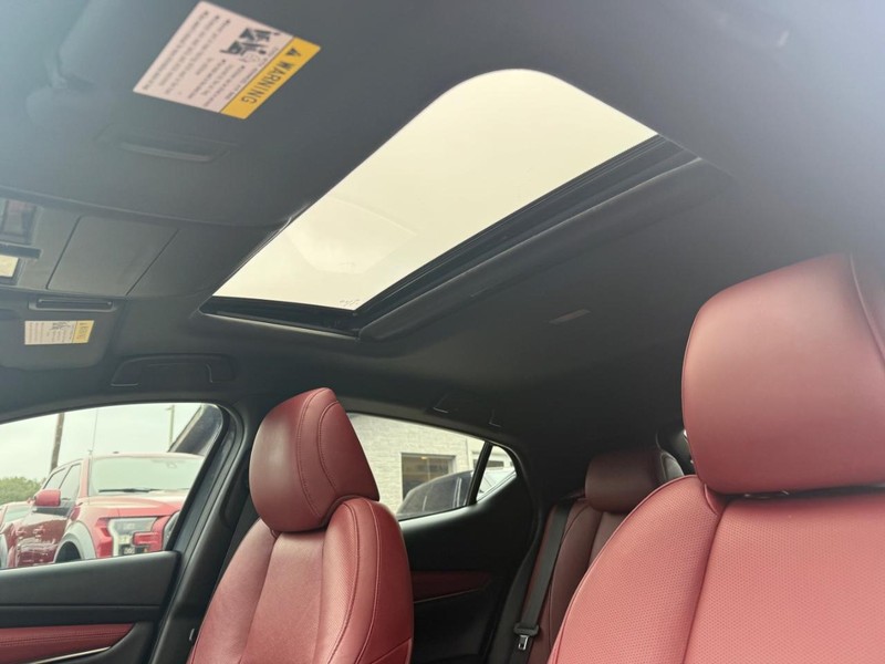 Mazda Mazda3 Hatchback Vehicle Full-screen Gallery Image 27