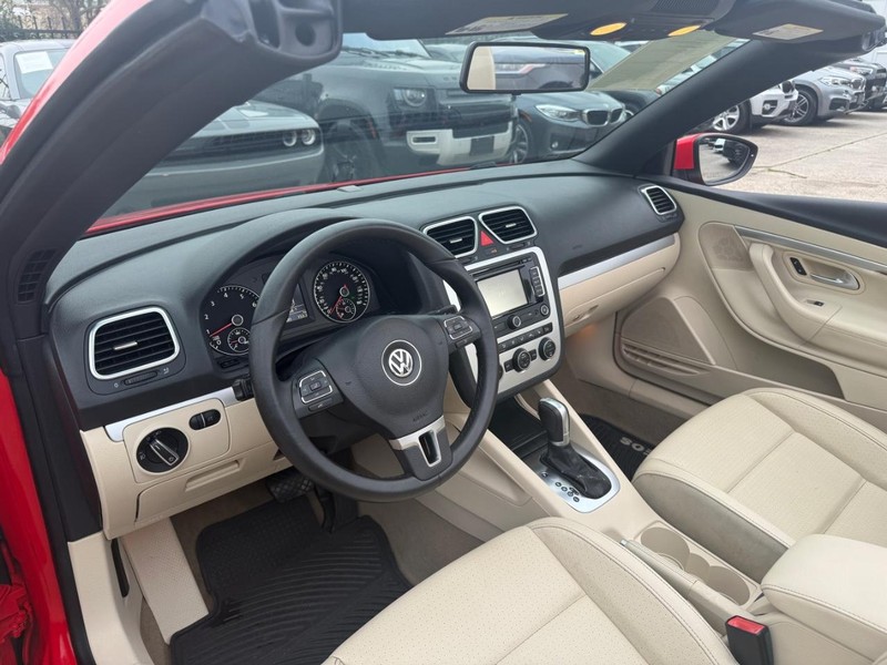 Volkswagen EOS Vehicle Full-screen Gallery Image 18