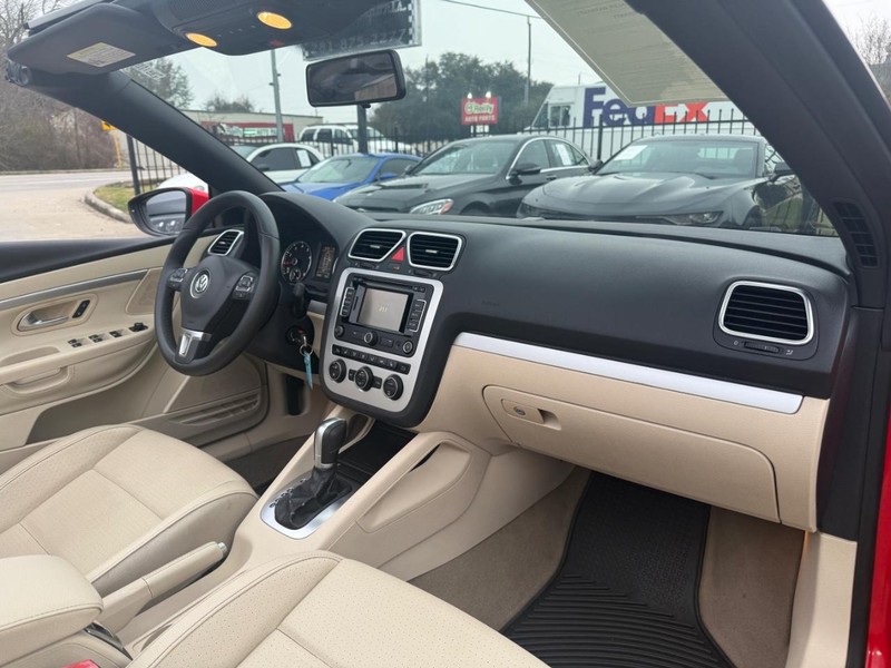 Volkswagen EOS Vehicle Full-screen Gallery Image 21