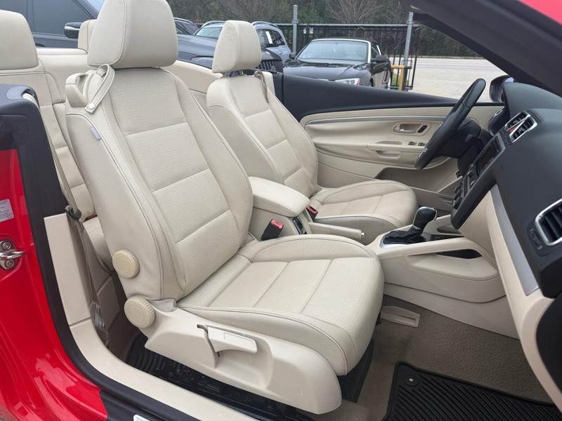 Volkswagen EOS Vehicle Full-screen Gallery Image 22