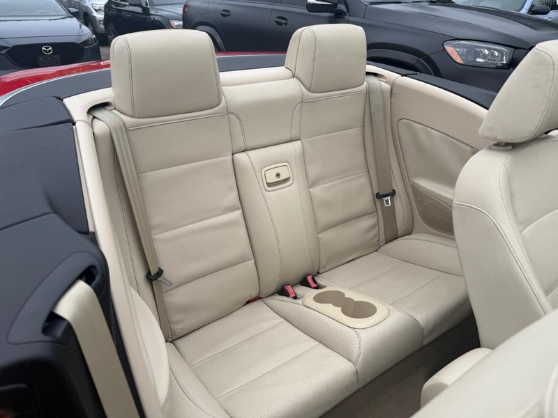 Volkswagen EOS Vehicle Full-screen Gallery Image 25