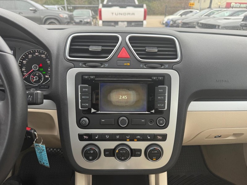 Volkswagen EOS Vehicle Full-screen Gallery Image 28