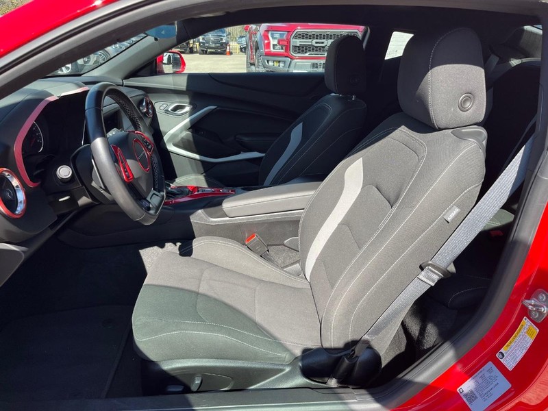 Chevrolet Camaro Vehicle Full-screen Gallery Image 11