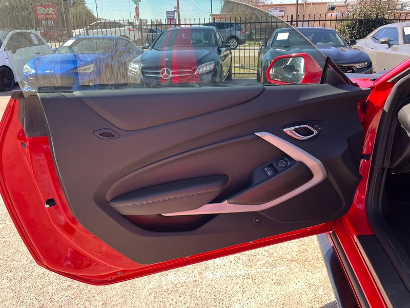 Chevrolet Camaro Vehicle Full-screen Gallery Image 12