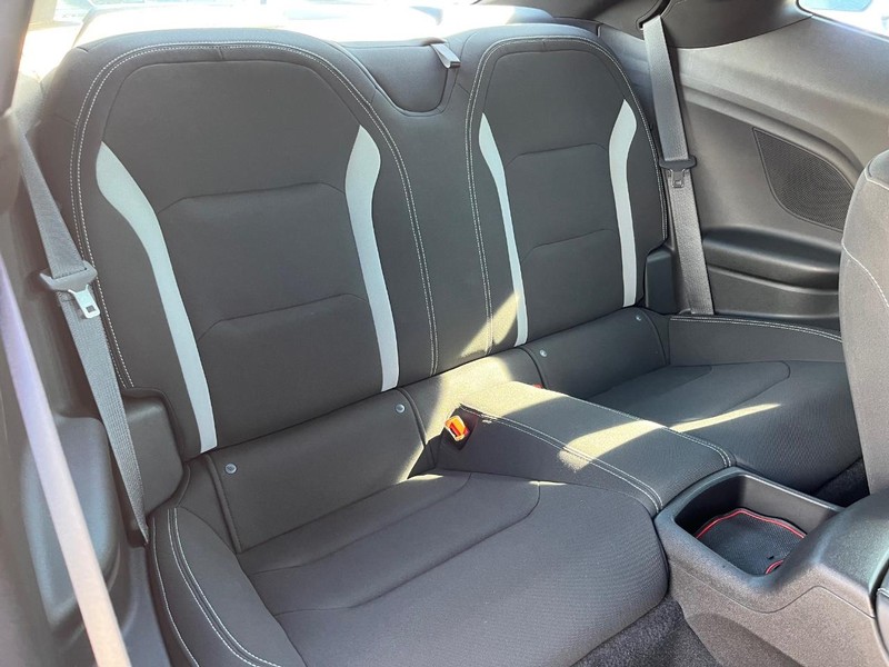 Chevrolet Camaro Vehicle Full-screen Gallery Image 16