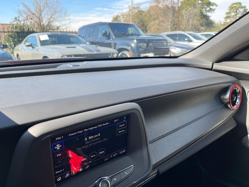 Chevrolet Camaro Vehicle Full-screen Gallery Image 23