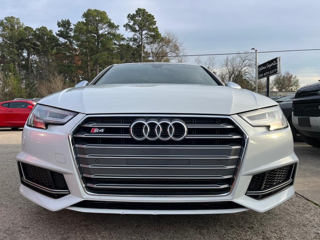 Audi S4 Vehicle Full-screen Gallery Image 02