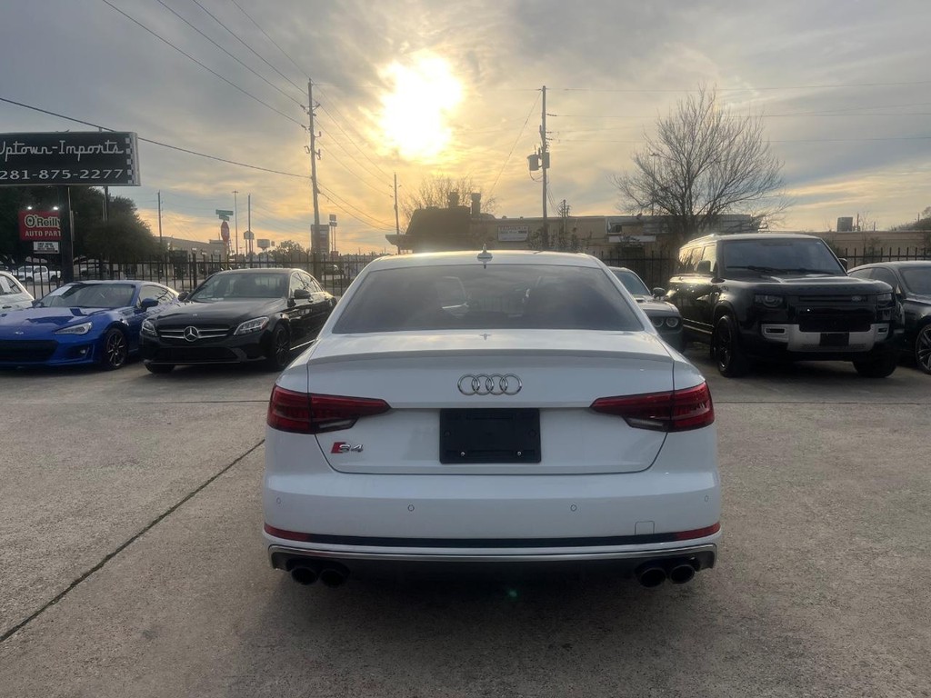 Audi S4 Vehicle Full-screen Gallery Image 07