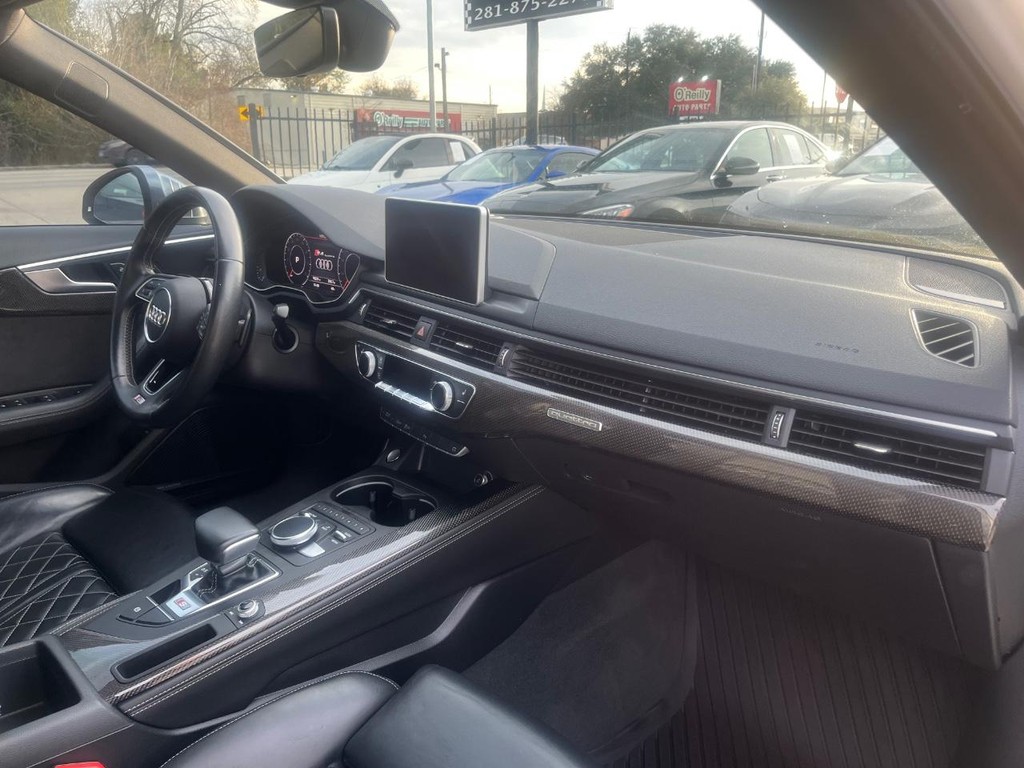 Audi S4 Vehicle Full-screen Gallery Image 13