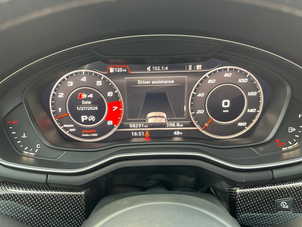 Audi S4 Vehicle Full-screen Gallery Image 21