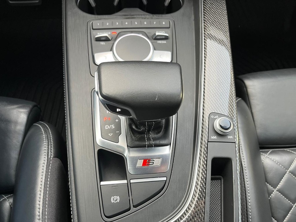 Audi S4 Vehicle Full-screen Gallery Image 25