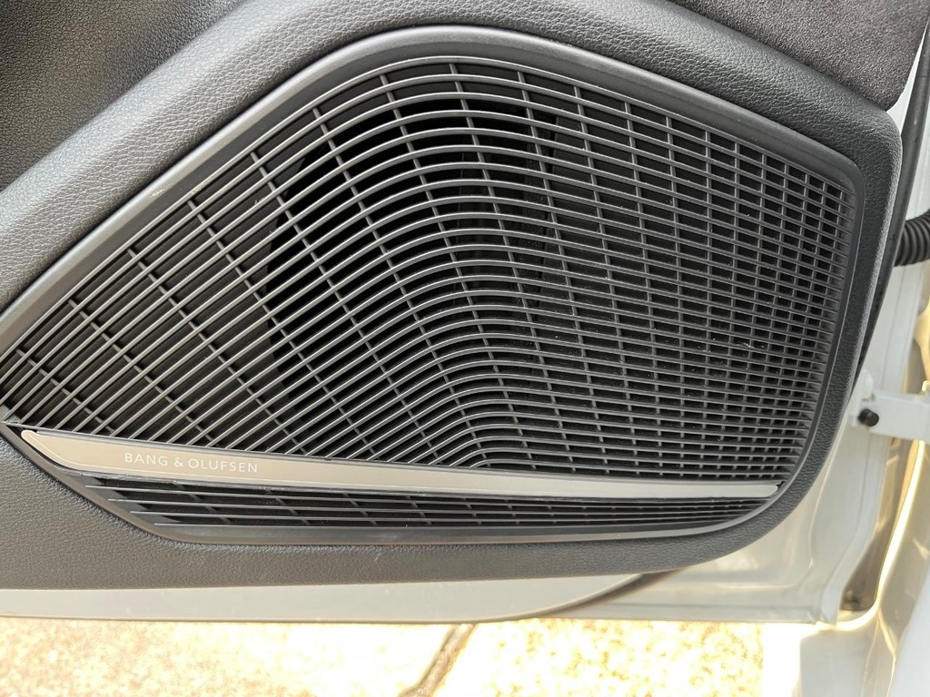 Audi S4 Vehicle Full-screen Gallery Image 27