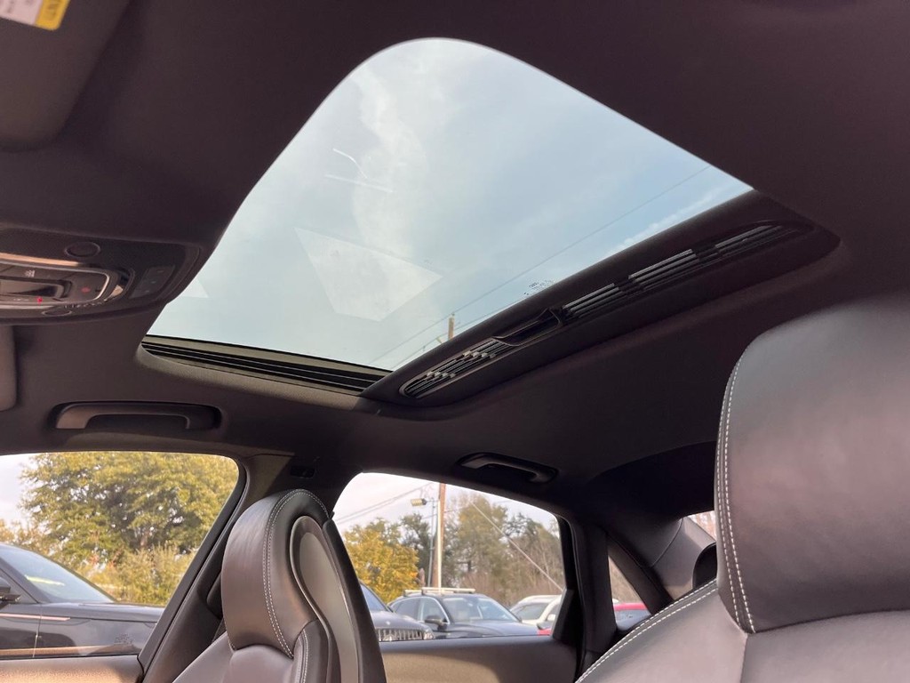 Audi S4 Vehicle Full-screen Gallery Image 28