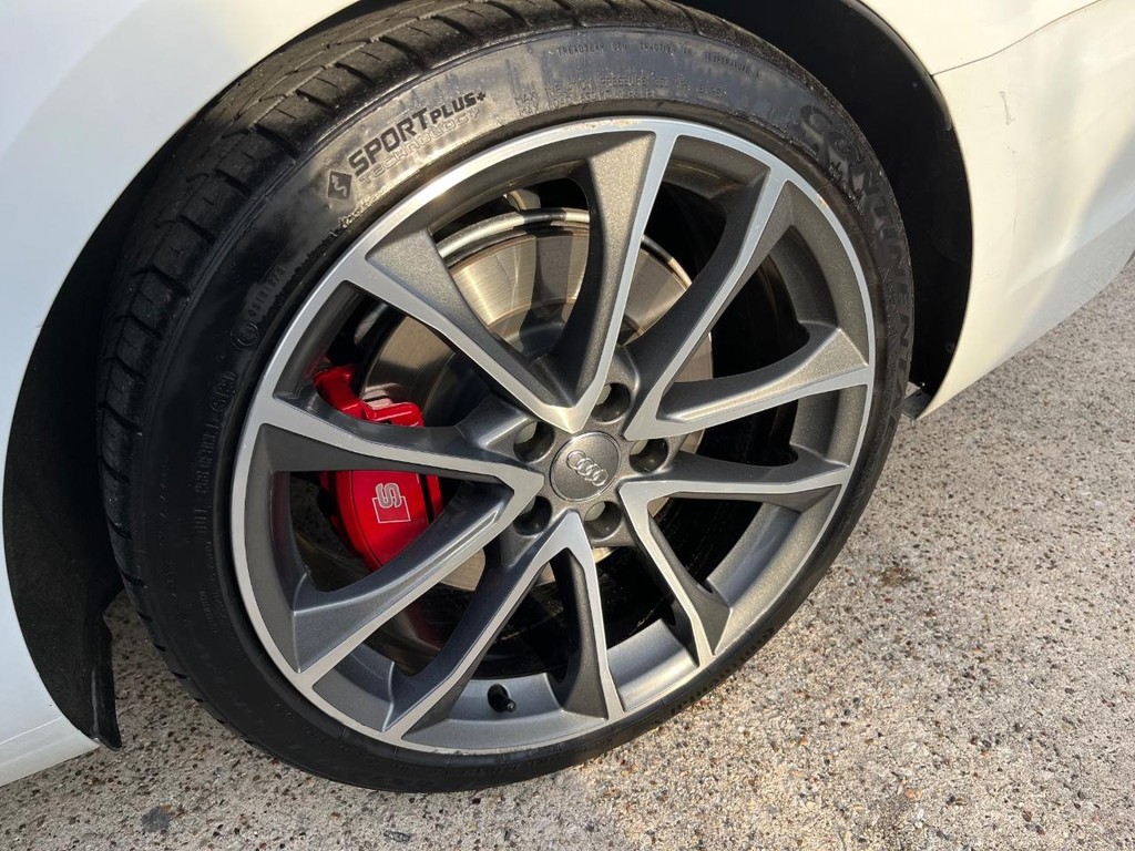 Audi S4 Vehicle Full-screen Gallery Image 29