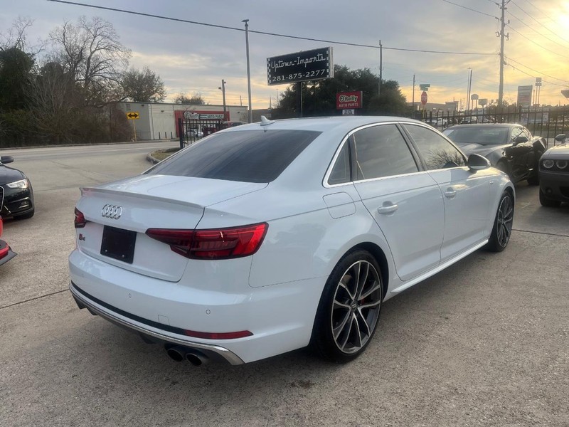 Audi S4 Vehicle Full-screen Gallery Image 06