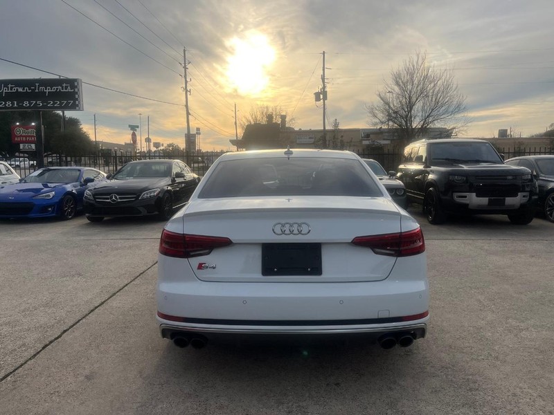 Audi S4 Vehicle Full-screen Gallery Image 07