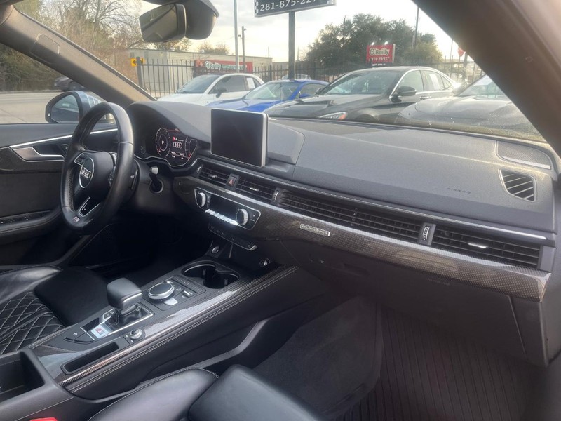 Audi S4 Vehicle Full-screen Gallery Image 13