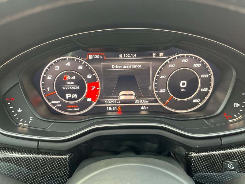 Audi S4 Vehicle Full-screen Gallery Image 21