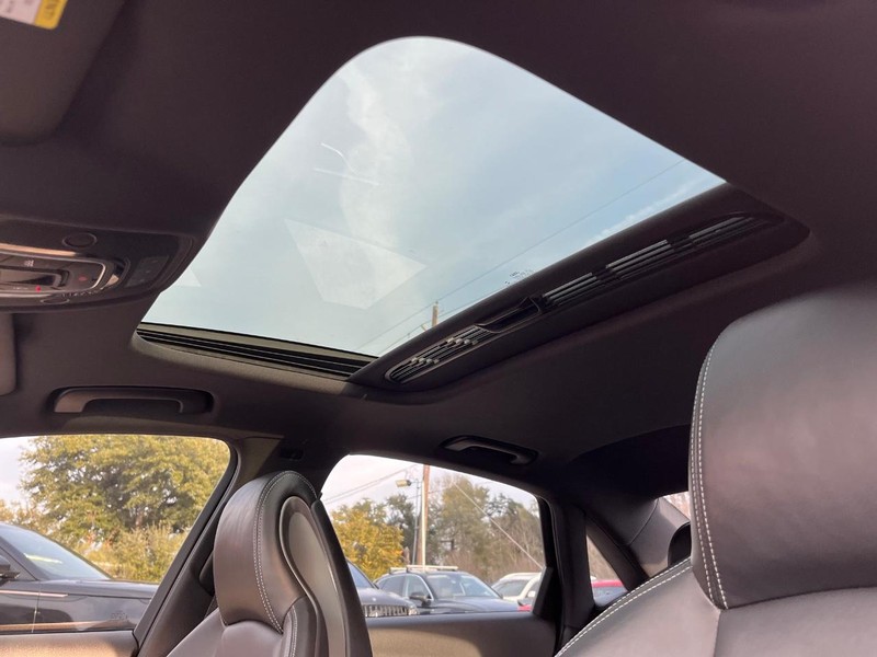 Audi S4 Vehicle Full-screen Gallery Image 28