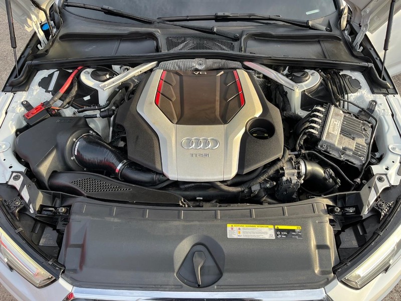 Audi S4 Vehicle Full-screen Gallery Image 30