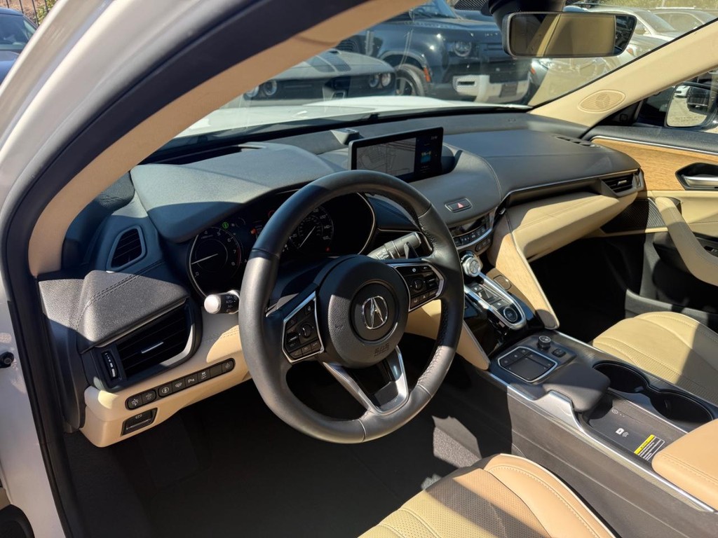 Acura TLX Vehicle Full-screen Gallery Image 10