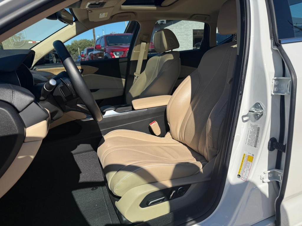 Acura TLX Vehicle Full-screen Gallery Image 11