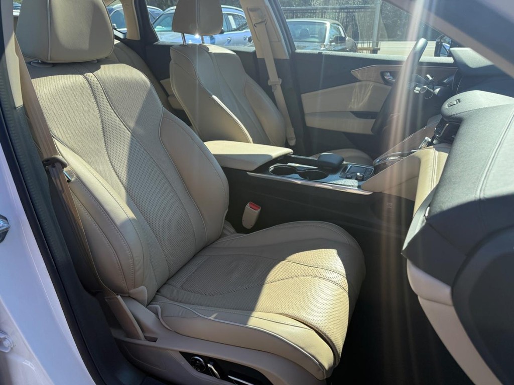 Acura TLX Vehicle Full-screen Gallery Image 14