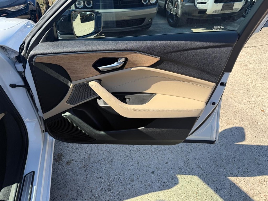 Acura TLX Vehicle Full-screen Gallery Image 15