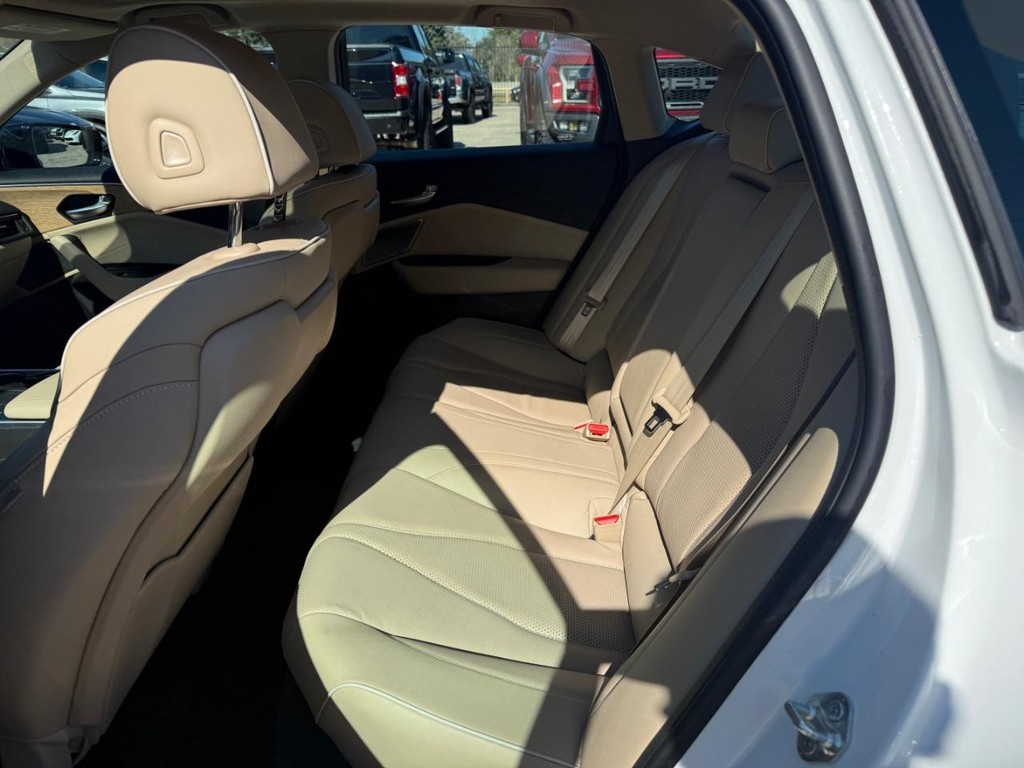 Acura TLX Vehicle Full-screen Gallery Image 18