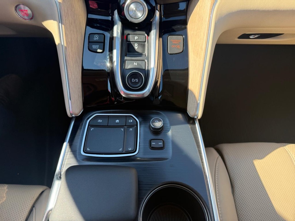 Acura TLX Vehicle Full-screen Gallery Image 23