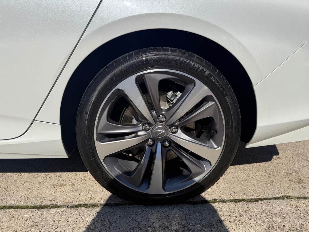 Acura TLX Vehicle Full-screen Gallery Image 28