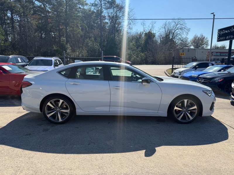Acura TLX Vehicle Full-screen Gallery Image 05