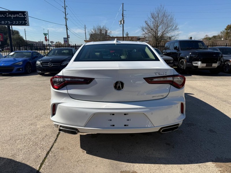 Acura TLX Vehicle Full-screen Gallery Image 07