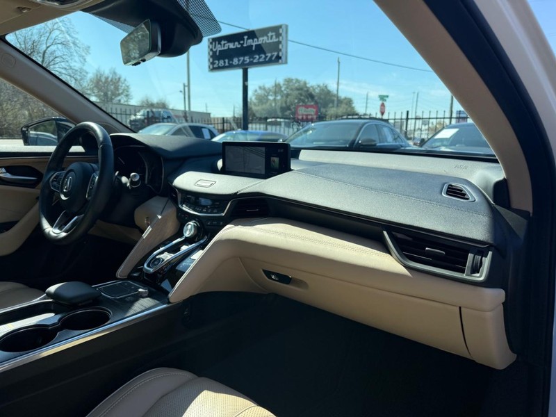 Acura TLX Vehicle Full-screen Gallery Image 13