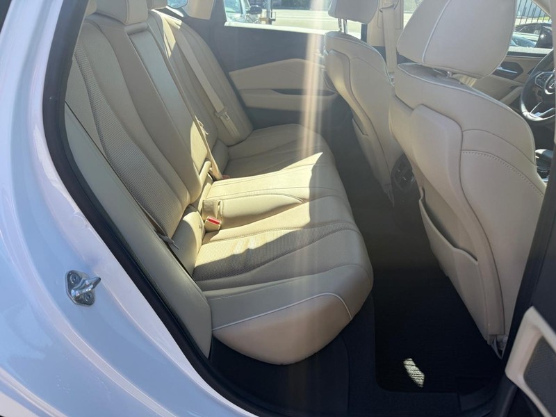 Acura TLX Vehicle Full-screen Gallery Image 16