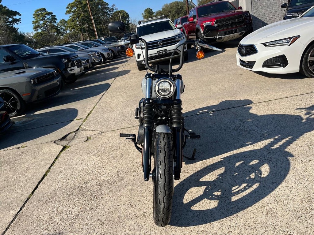 Harley-Davidson Street Bob Vehicle Full-screen Gallery Image 02