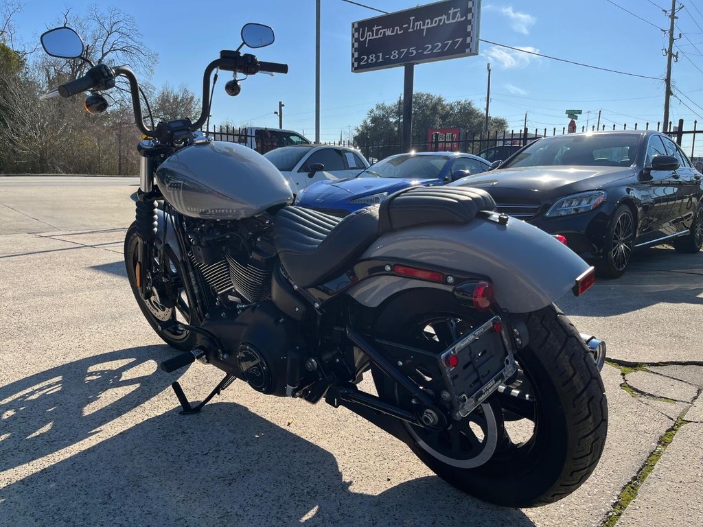 Harley-Davidson Street Bob Vehicle Full-screen Gallery Image 07