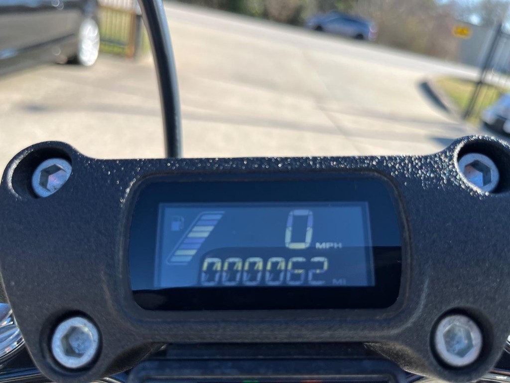 Harley-Davidson Street Bob Vehicle Full-screen Gallery Image 11