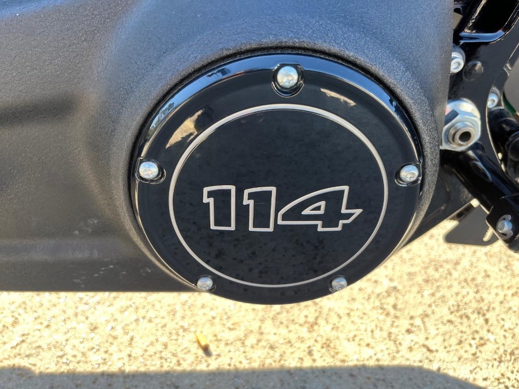 Harley-Davidson Street Bob Vehicle Full-screen Gallery Image 15