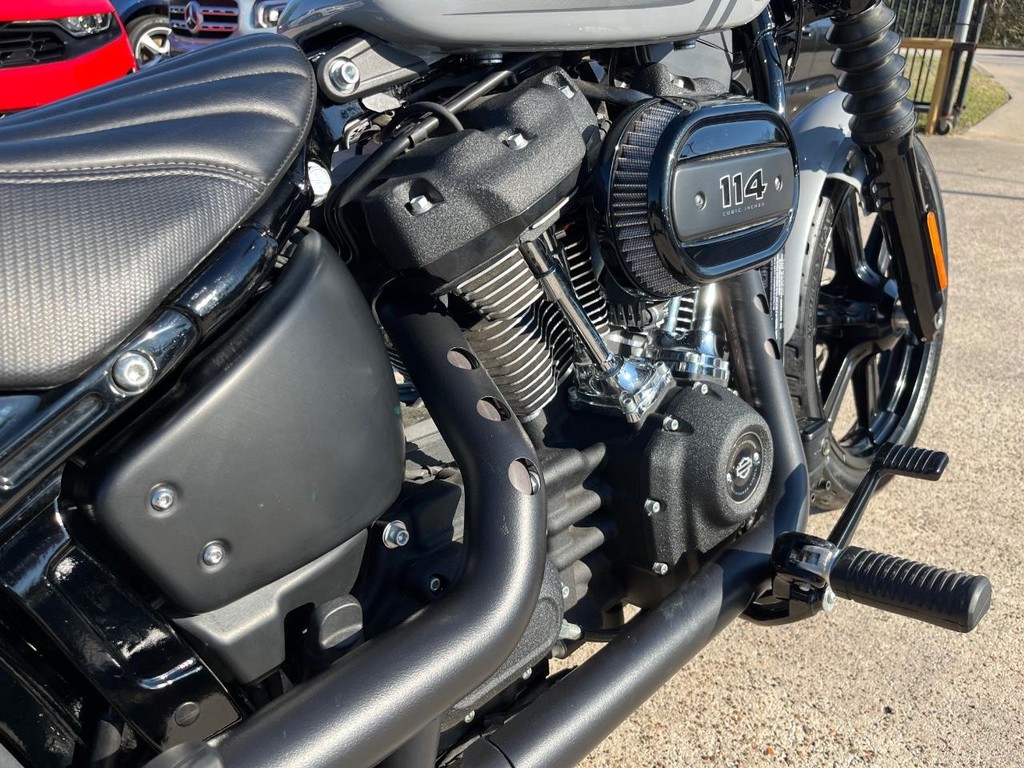 Harley-Davidson Street Bob Vehicle Full-screen Gallery Image 16