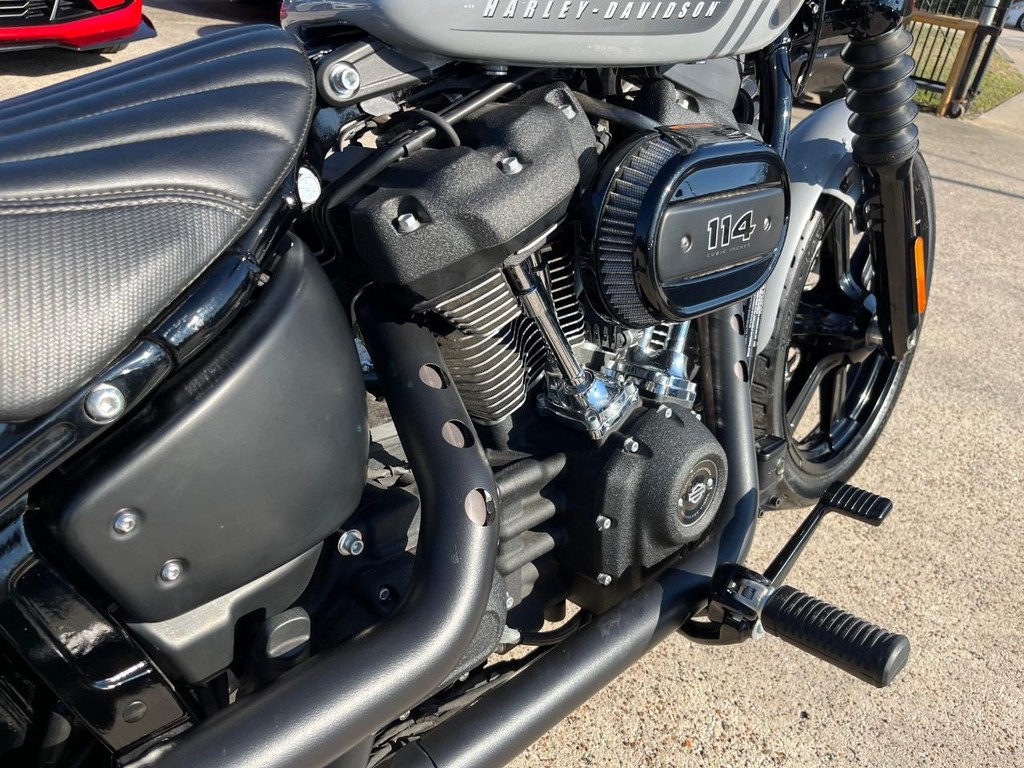 Harley-Davidson Street Bob Vehicle Full-screen Gallery Image 18