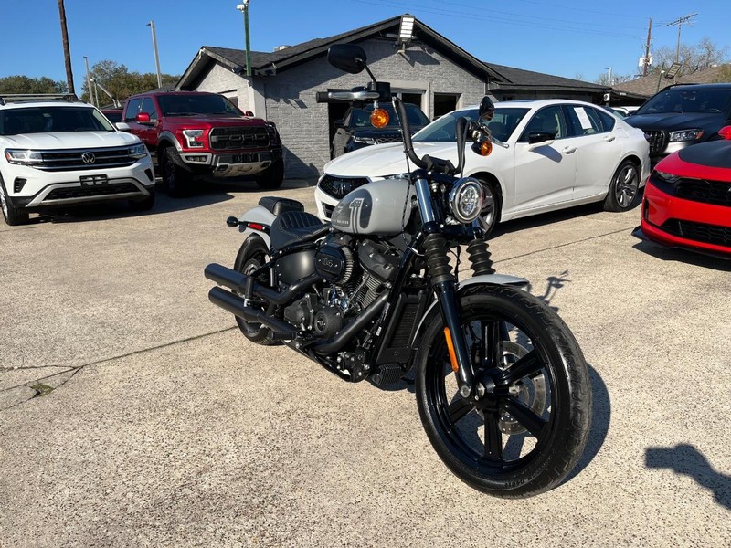 Harley-Davidson Street Bob Vehicle Full-screen Gallery Image 03