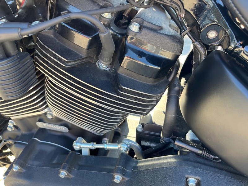 Harley-Davidson Street Bob Vehicle Full-screen Gallery Image 20