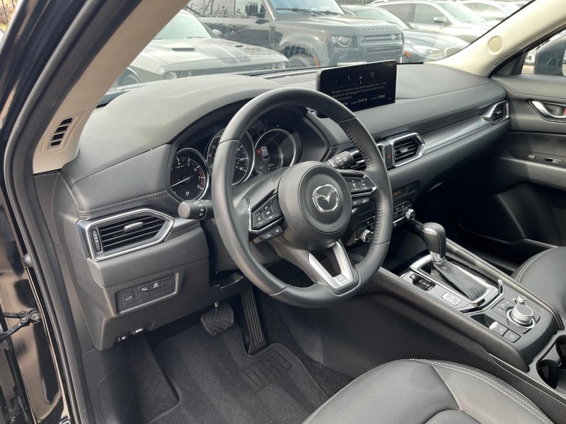 Mazda CX-5 Vehicle Full-screen Gallery Image 10