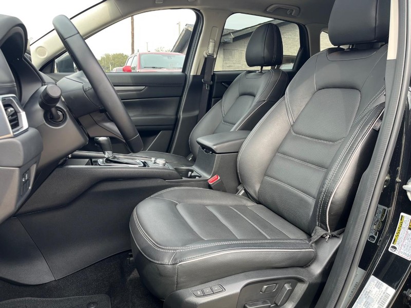 Mazda CX-5 Vehicle Full-screen Gallery Image 11