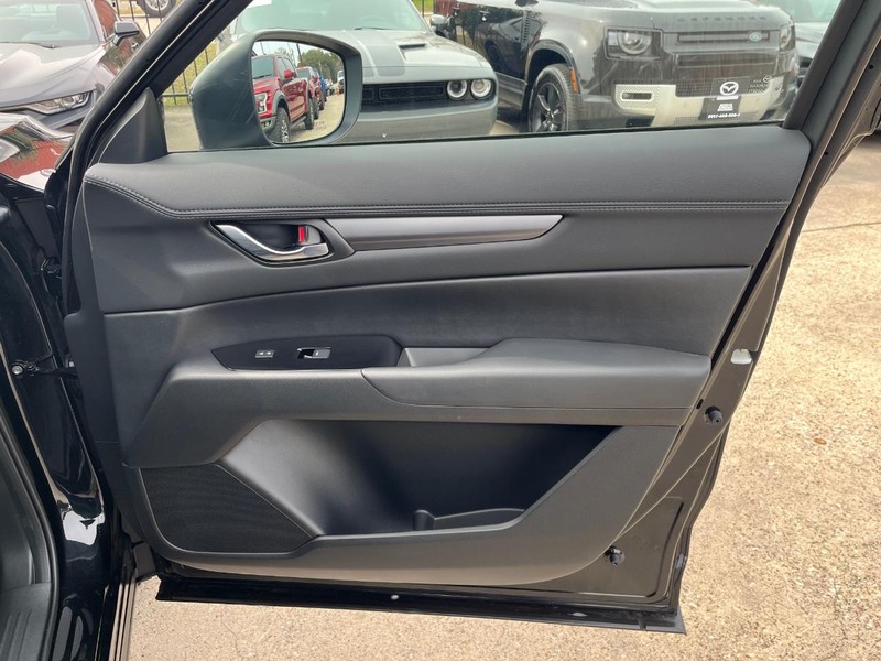 Mazda CX-5 Vehicle Full-screen Gallery Image 15