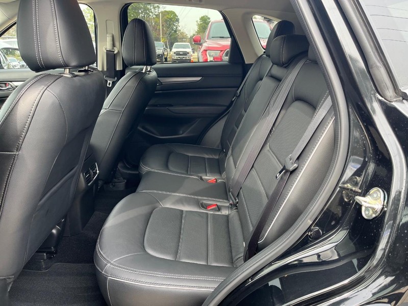 Mazda CX-5 Vehicle Full-screen Gallery Image 17