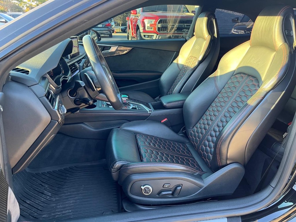 Audi RS 5 Coupe Vehicle Full-screen Gallery Image 12