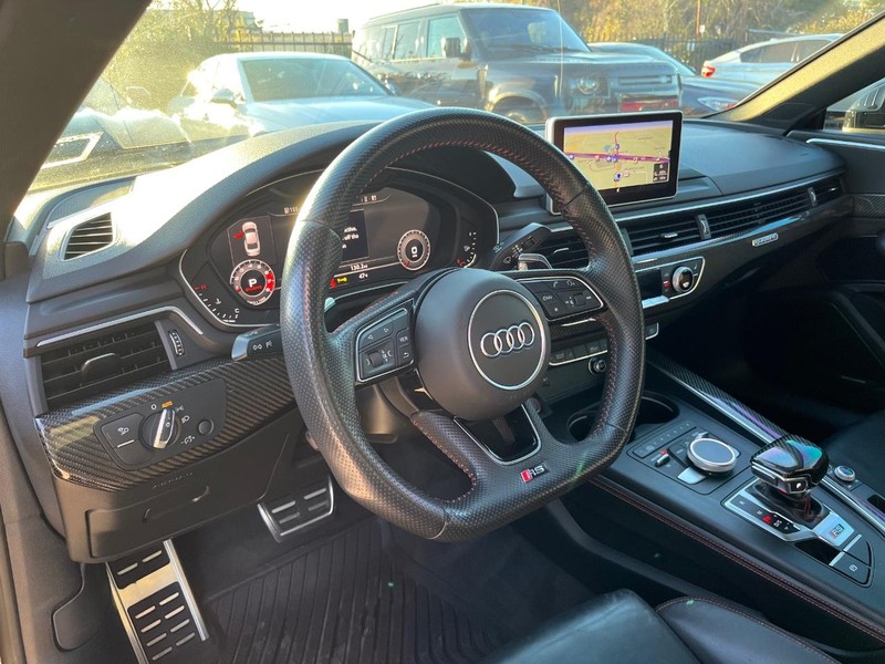 Audi RS 5 Coupe Vehicle Full-screen Gallery Image 11